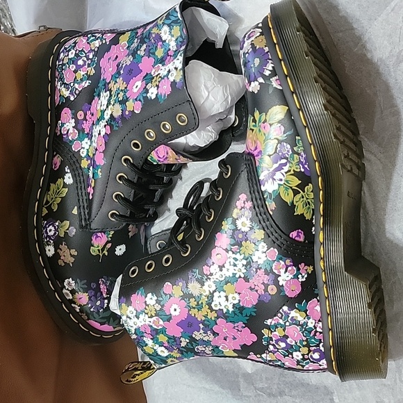 New Dr Martens 1460 Pascal Floral Print Lace Up Boots AirWair Flowers Black - Picture 3 of 12